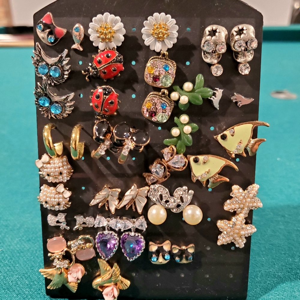Lot of stud earrings
